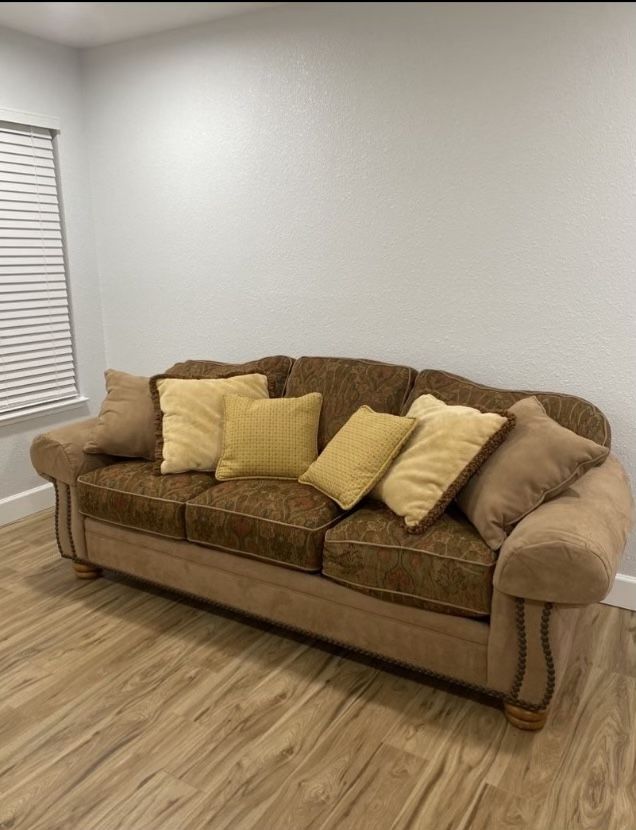 3 Seater Sofa, No Flaws!