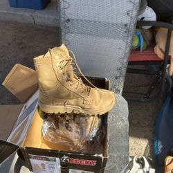 Boots Size 5 1/2 New