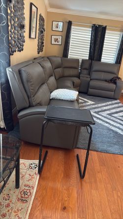 Newer  6 Pc. LEATHER SECTIONAL
