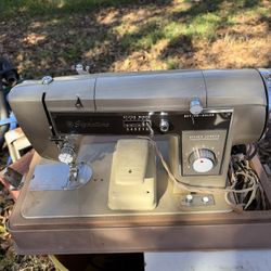 Vintage Sewing Machine. Montgomery Wards 