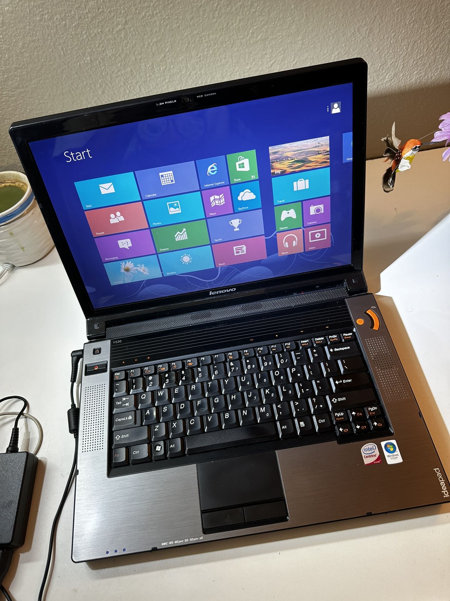 Laptop Lenovo Y530,15inch,250gbHD,4gbRam,Window8pro,WebCam,HDMI,DVD charger incl