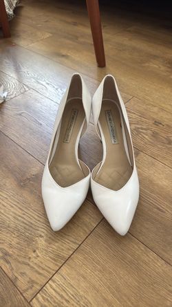 D’FUSE Scandina Via White Pointed-Toe Pumps