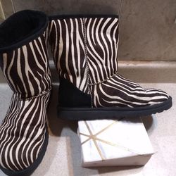 Ugg Boots Size 8.5. Mint Condition.  $25.00