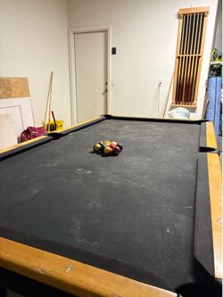 Pool table + accessories