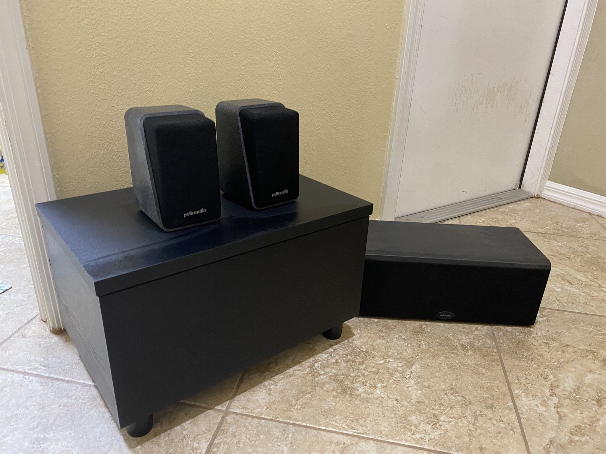 Polk Surround Sound 3 Speakers Plus Woofer Ex Condition OBO