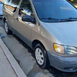 2001 Toyota Sienna