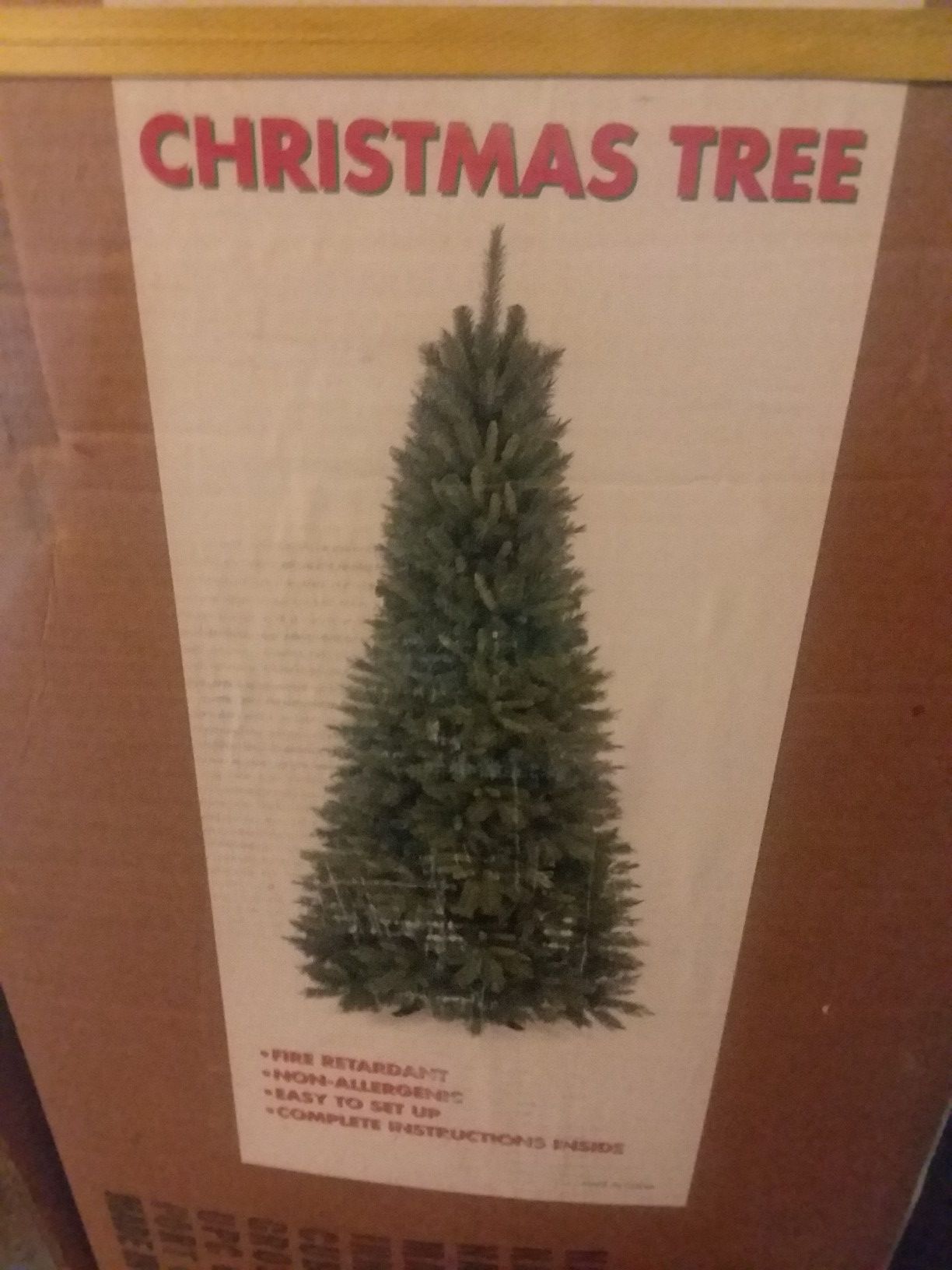 NAMCO 7 1/2' ARTIFICIAL CHRISTMAS TREE