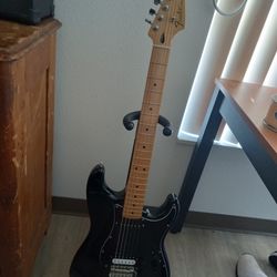 Fender 2015 MiM Stratocaster W Serious Upgrades..$650.Mint Condition 