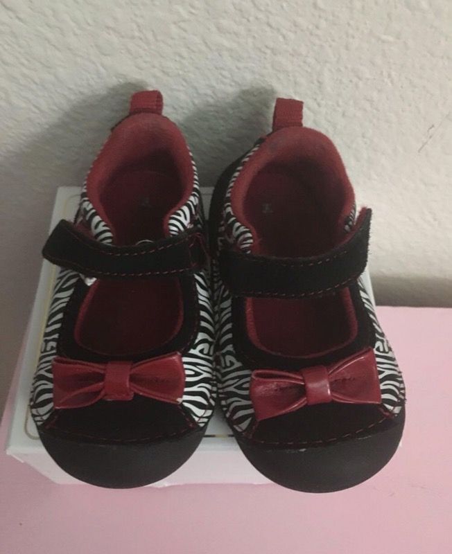 Healthtex Pillow Heel Flexible Traction Shoes. Size 5c