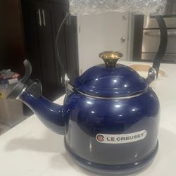 Le Creuset 1.25-Qt. Demi Whistling Tea Kettle Indigo Gold Knob