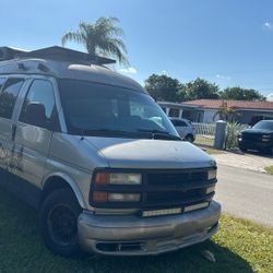 Chevrolet Express 2000 Van