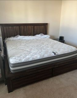 Like New King Size Beautyrest Luxury Mattress