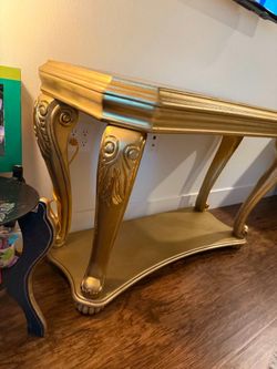 Elegant Gold Console Table – Statement Piece