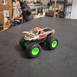 Monster Jam Zombie Madness Monster Truck, Unique Poseable White Arms & Bright Green Rims 1:64 Scale Diecast- Loose 3.75"L X 2.5"H