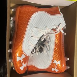 Size 9 Men’s Football Cleats