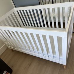Baby Crib With Newton Waterproof Mattress