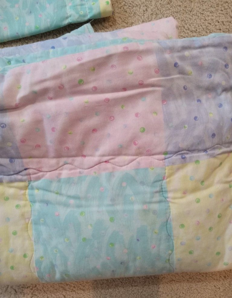TWIN BEDDING SET - COMFORTER, VALANCES & PILLOW CASES