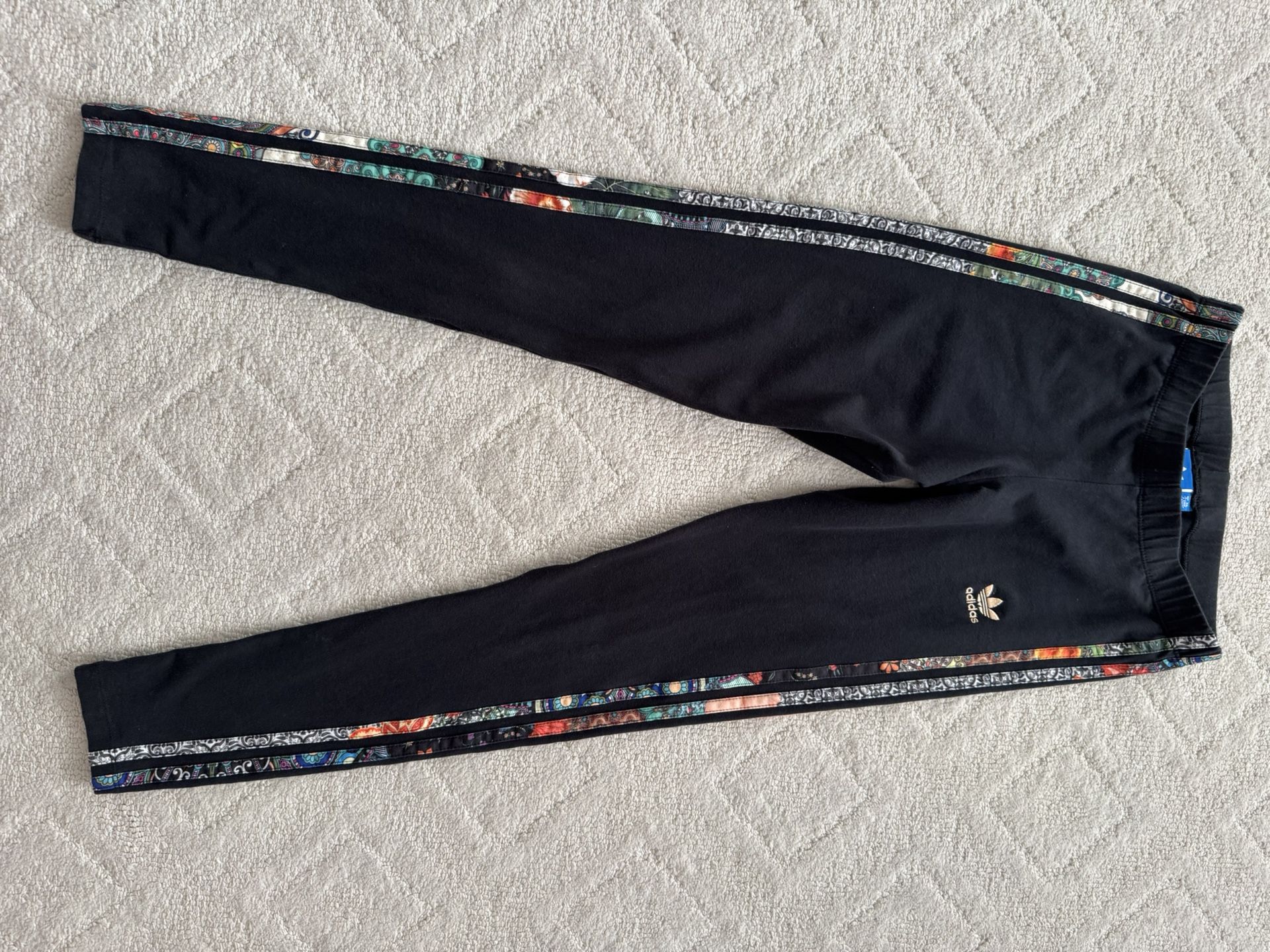 Adidas Original/ Women/ Leggings/ Black With Signature Stripe