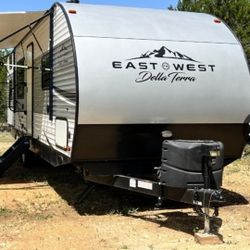 RV. 2019  Modelo   EAST WEST    