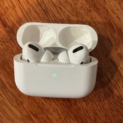 Apple AirPods Gen 1. Excellent Condition