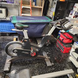 Life Fitness IC4 Exercise Bike
