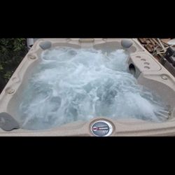 12k 6 Person Sundance Spa   Poss Free Del To U @@