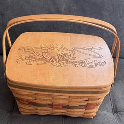 Longaberger Large Handwoven Basket Set w/ Lid, Liner & Wood Riser – Dresden, Ohio