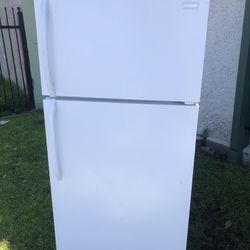 Frigidaire 18 Cu Ft Top Freezer Apartment Size In White Color 