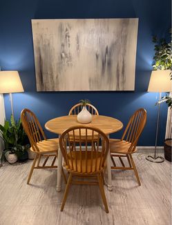 Beautiful Small Dining Set Very Good Condition!!! Table with 4 Chairs! I Can Deliver