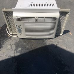 Very Nice Frigidaire Air Conditioner 