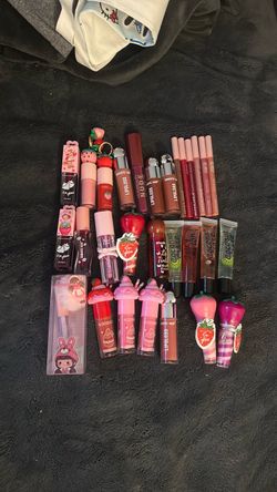 Lip Glosses/Lip Liners
