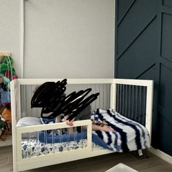 Delta Children Sloane 4-in-1 Acrylic Convertible Crib. Toddler Bed  