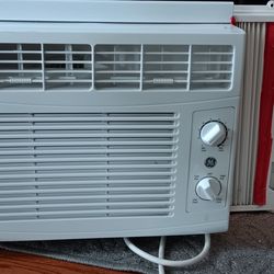 GE.     AC  window unit 5000 BTU