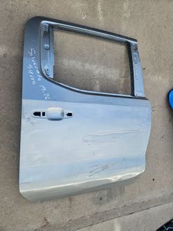 Gmc sierra Gmc Chevrolet Chevy Silverado  Right rear door oem  19 to  26
