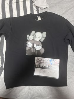 KAWS x Uniqlo Longsleeve Sweatshirt size medium
