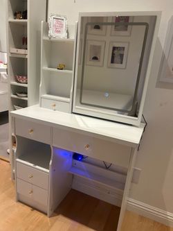 Vanity desk