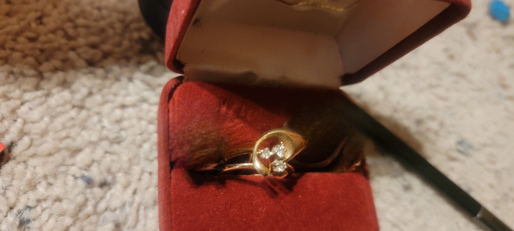 Elegant 14K Gold 3 Diamond Ring