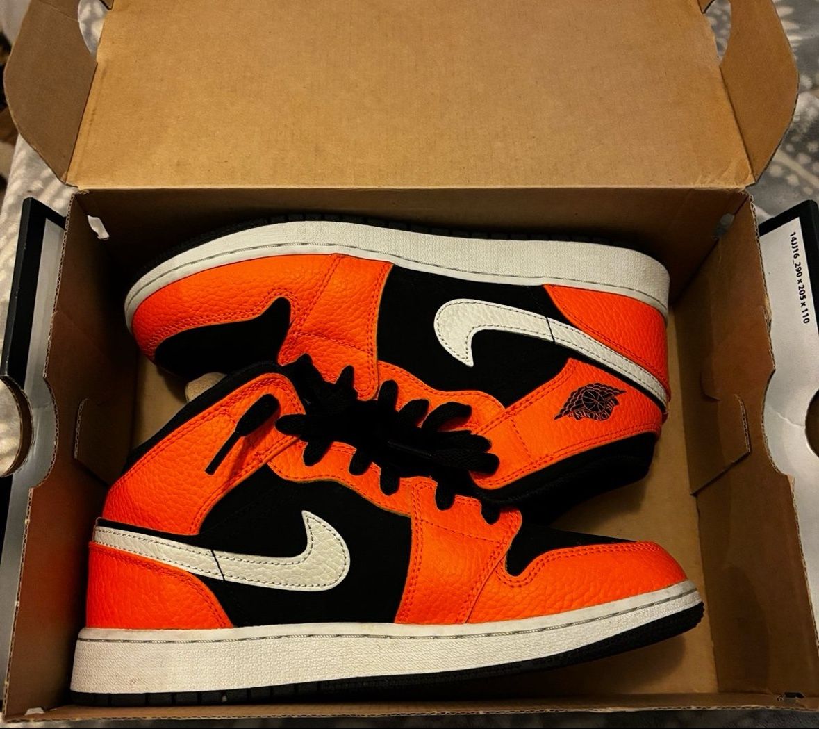 Nike Air Jordans Mid 1