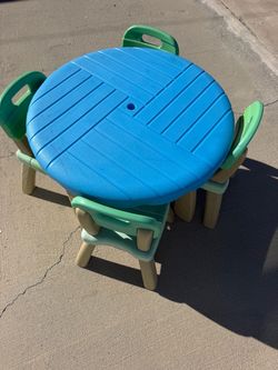 Kids Table & Chairs