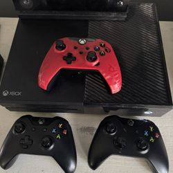 Xbox With 3 Controllers And Xbox Kinect