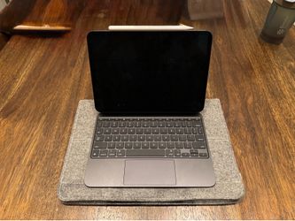 Apple iPad Pro 11-inch (M4) Bundle – Like New