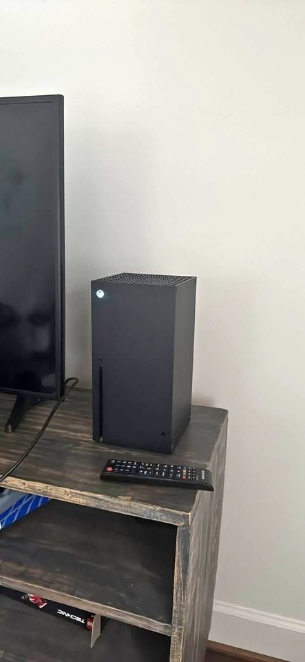 Xbox Series X. 1 Controller And Gta 5