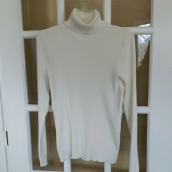 Chico's Classic White Knit  Turtleneck Size: Chicos 1 (M)