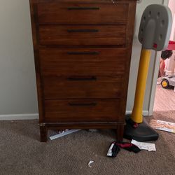 Dresser With Mirror 