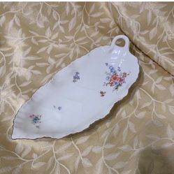 Home Beautiful ROMANCE  10.5 inch Leaf Dish Petite Bone China, Japan, pristine