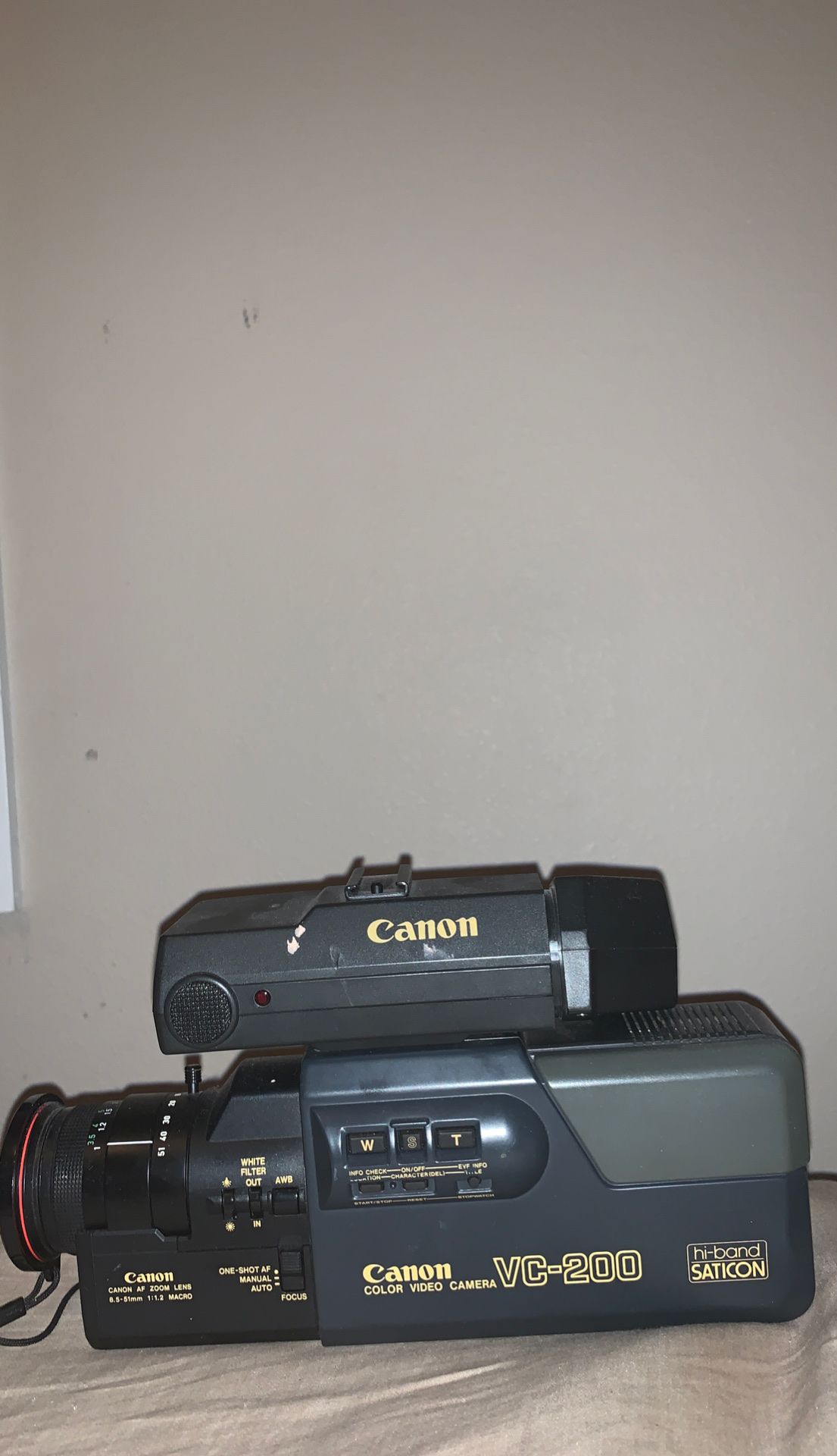 1984 CANON VC-200 COLOR VIDEO CAMERA