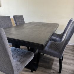 Dining Table + 6 Chairs 