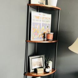 CORNER SHELVES