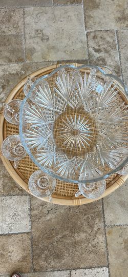 Beautiful vintage glass punch bowl set with 7 glasses
