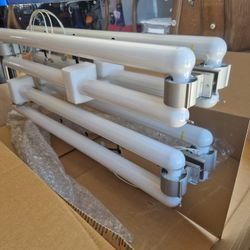 A - GL - GROW - 41 IN // GROW LIGHT IN VERY GOOD CONDITION 